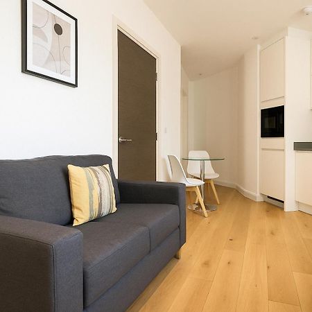 Bright Studio Flat - Walk To River Thames & Kingston Town Surbiton Εξωτερικό φωτογραφία