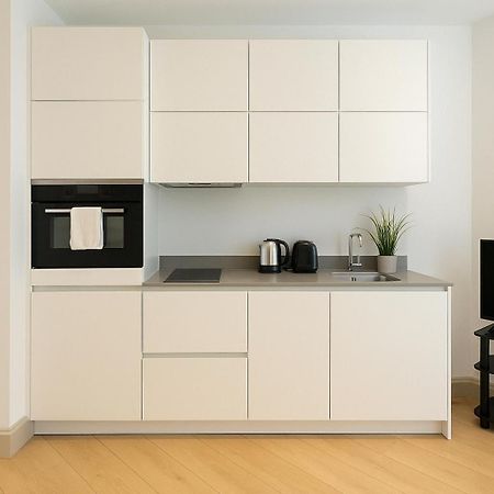 Bright Studio Flat - Walk To River Thames & Kingston Town Surbiton Εξωτερικό φωτογραφία