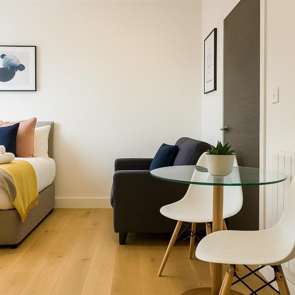 Bright Studio Flat - Walk To River Thames & Kingston Town Surbiton Εξωτερικό φωτογραφία