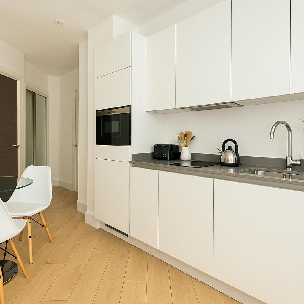 Bright Studio Flat - Walk To River Thames & Kingston Town Surbiton Εξωτερικό φωτογραφία