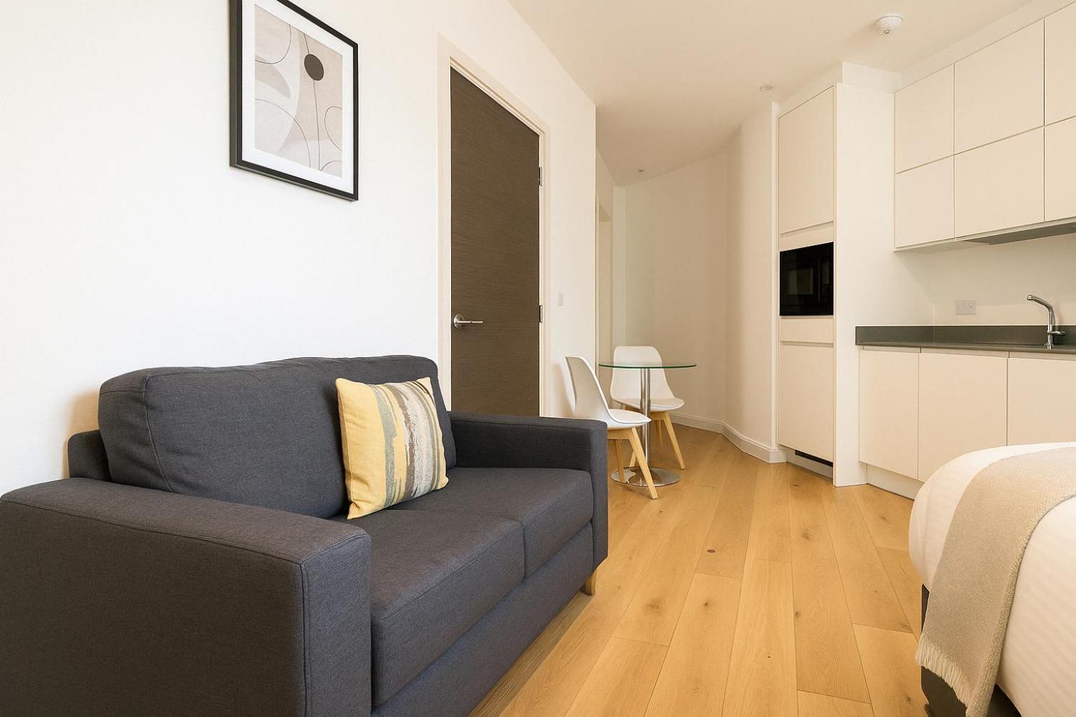 Bright Studio Flat - Walk To River Thames & Kingston Town Surbiton Εξωτερικό φωτογραφία