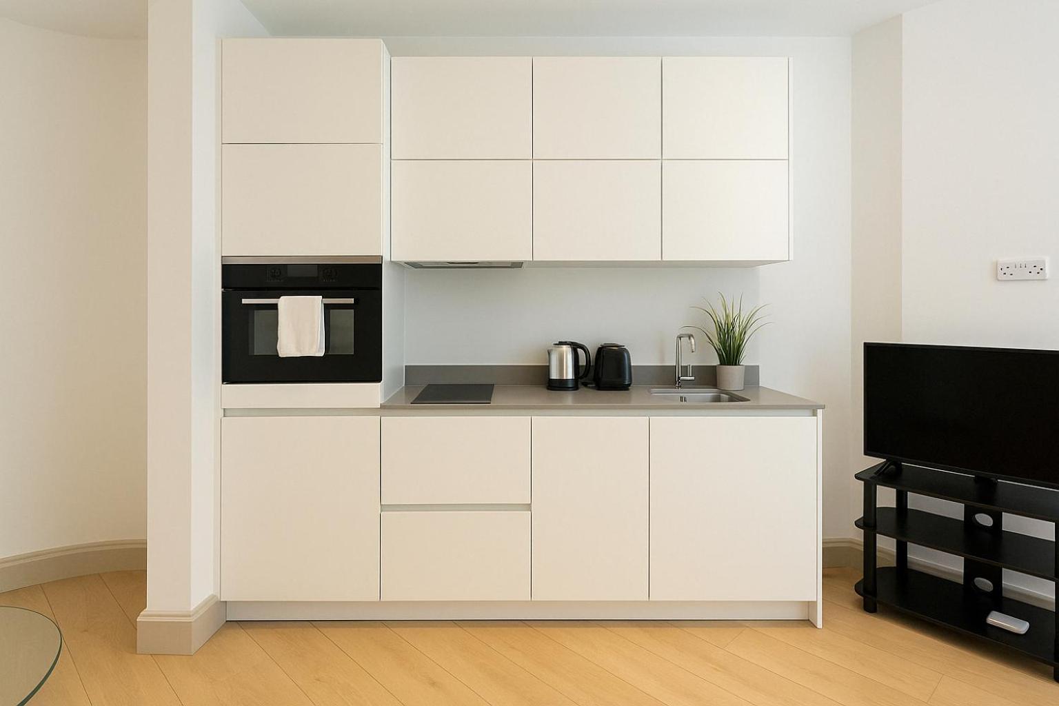 Bright Studio Flat - Walk To River Thames & Kingston Town Surbiton Εξωτερικό φωτογραφία